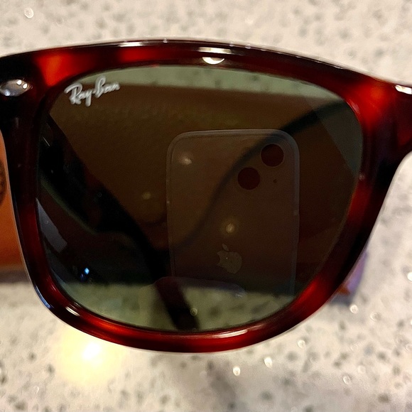 Ray-Ban Wayfarer Classic Sunglasses - Picture 6 of 9